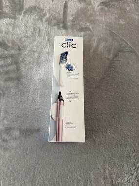 Oral-B Clic Manual Toothbrush Starter Kit, Metallic Rose Quartz Handle with Magn